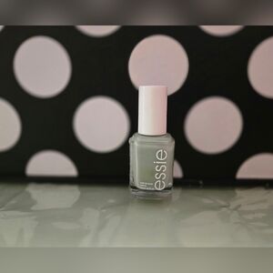 5/$25✨️Essie Polish✨️